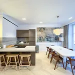 Urban Flat 191 - Luxury 3 Bedroom Apartment - Madeleine