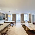 Urban Flat 191 - Luxury 3 Bedroom Apartment - Madeleine