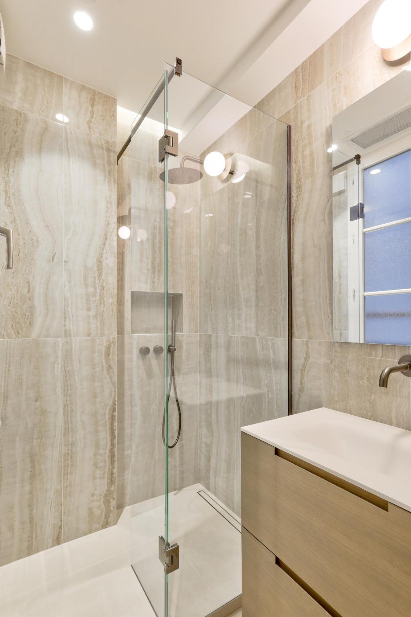 Urban Flat 191 - Luxury 3 Bedroom - Madeleine Apartment *